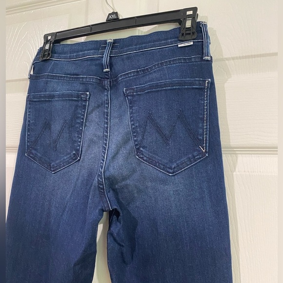 Mother The High Waisted Runaway Jeans In Tongue And Chic Dark Wash Size 26 Flare - Picture 9 of 13
